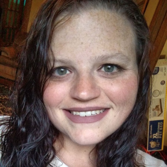 Meet your Posher, April - Picture 1 of 1